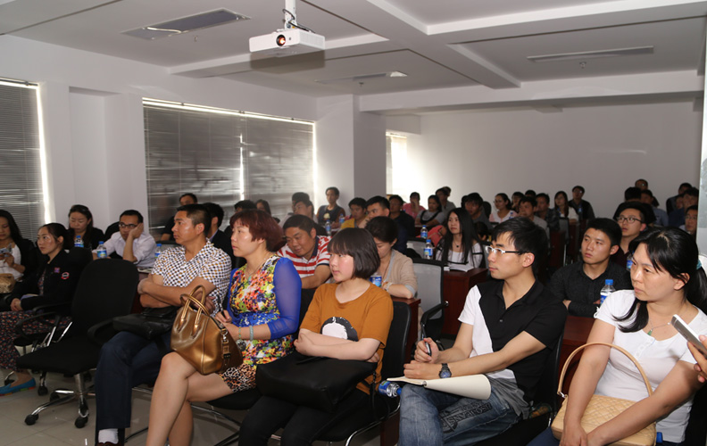 2015年4月18日，云南k8凯发集团天猫淘宝运营沙龙在云纺国际商厦A座18楼举行，全国知名淘宝运营人士现场进行了分享和讲解，数十名淘宝及天猫店主参加了本次沙龙，场面异常火爆，连走廊都坐满了人