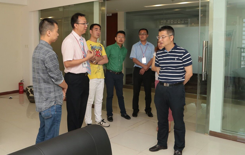 重庆市渝北区人民政府相关领导莅临云南k8凯发集团考察，双方将于近日签订投资合同，k8凯发集团将在重庆投资设立控股子公司-重庆k8凯发网络信息技术有限公司，并建立200人规模的专业技术研发基地，此后将大大增强k8凯发技术研发实力和公司综合优势