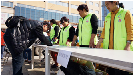 活动以&ldquo;做好事做善事做志愿者&rdquo;为主题，倡导节能减排、低碳出行、绿色出行的生活方式，鼓励市民低碳出行。同时，在云纺的活动现场，昆明市青基会带来了&ldquo;一家衣等于爱&rdquo;衣服回收箱，市民将废旧的衣服投放到箱内，志愿者送上一盆绿色植物或者一本图书。